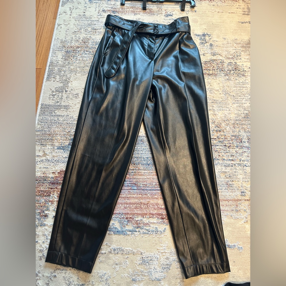AKRIS punto Fred belted tapered faux leather ankle pants